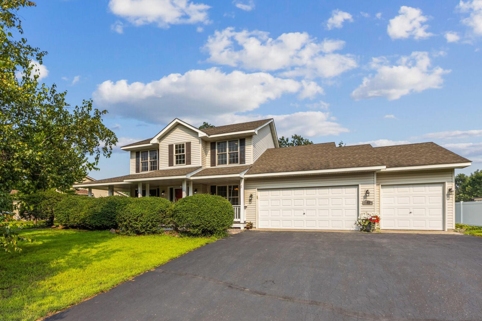 Property Photo:  5440 Highland Trail  MN 55309 