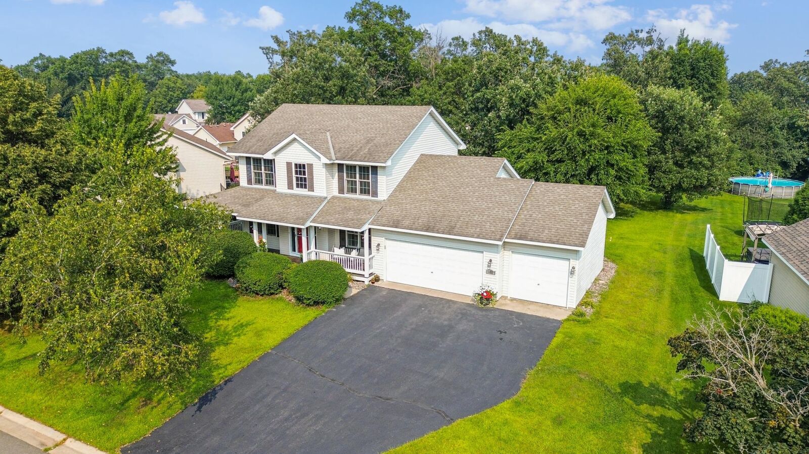 Property Photo:  5440 Highland Trail  MN 55309