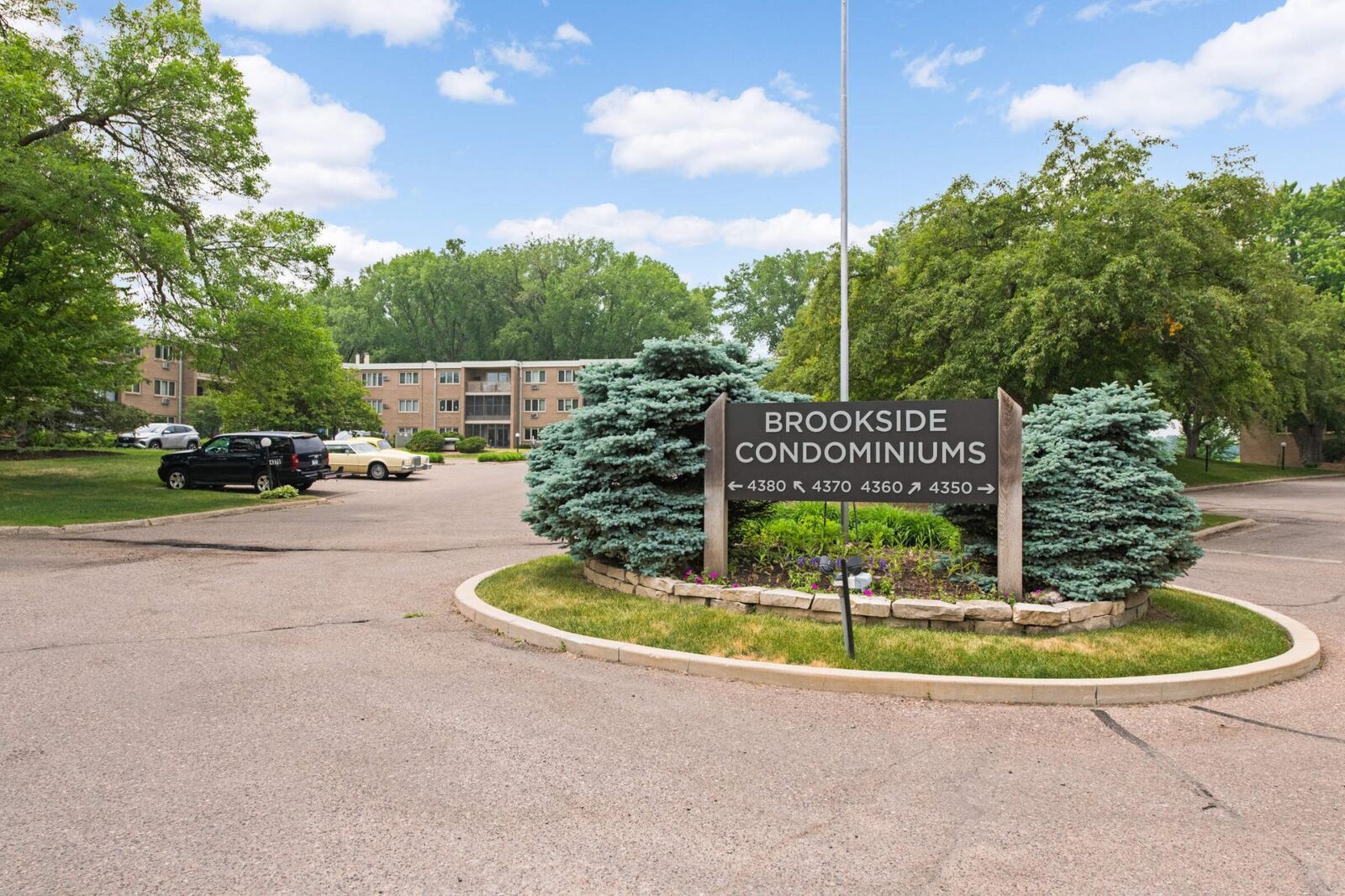 Property Photo: 4370 Brookside Court 316 MN 55436