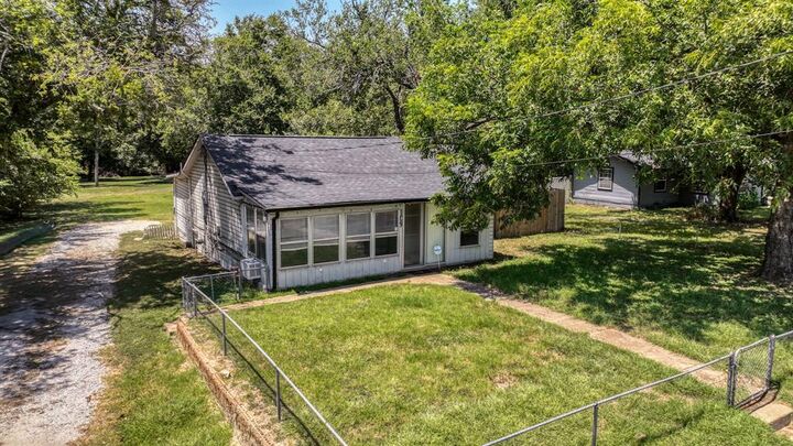 Property Photo: 109 N Mill Street TX 76086