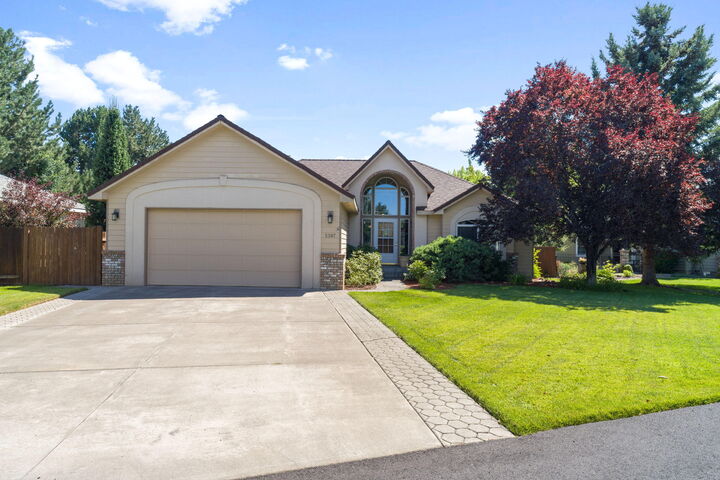 Property Photo:  2387 NE Lakeridge Drive  OR 97701 