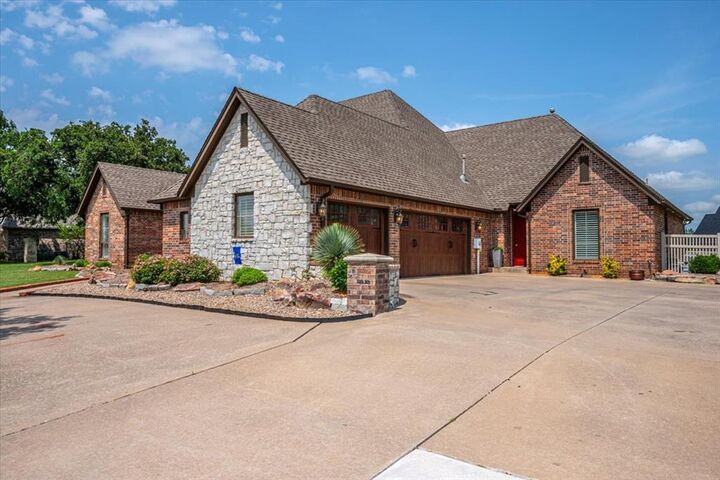 Property Photo:  1213 Muirfield Drive  OK 74801 