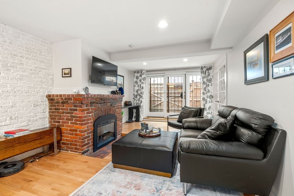Property Photo:  69 Saint Botolph 1A  MA 02116 