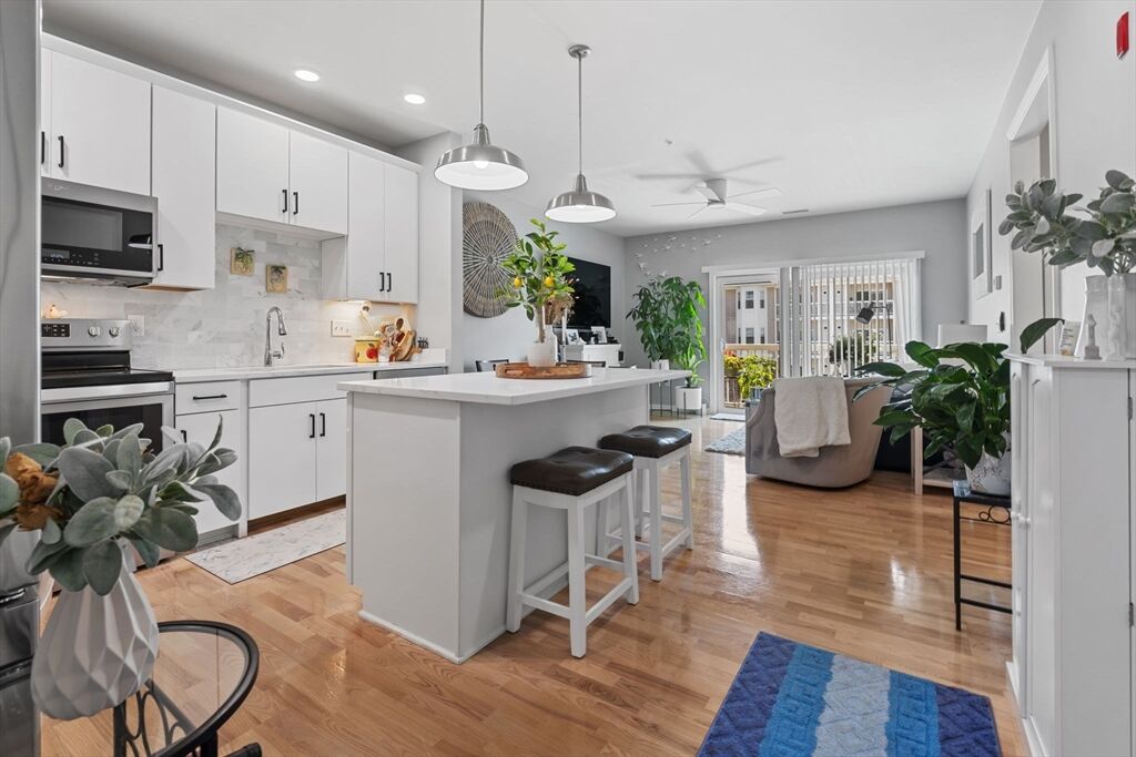 Property Photo:  12302 Peters Farm Way 302  MA 01581 
