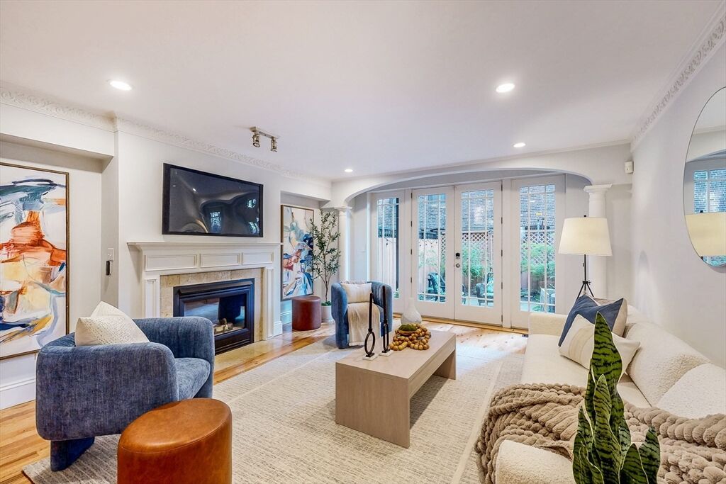 Property Photo:  44 Dartmouth Street #1  MA 02116 