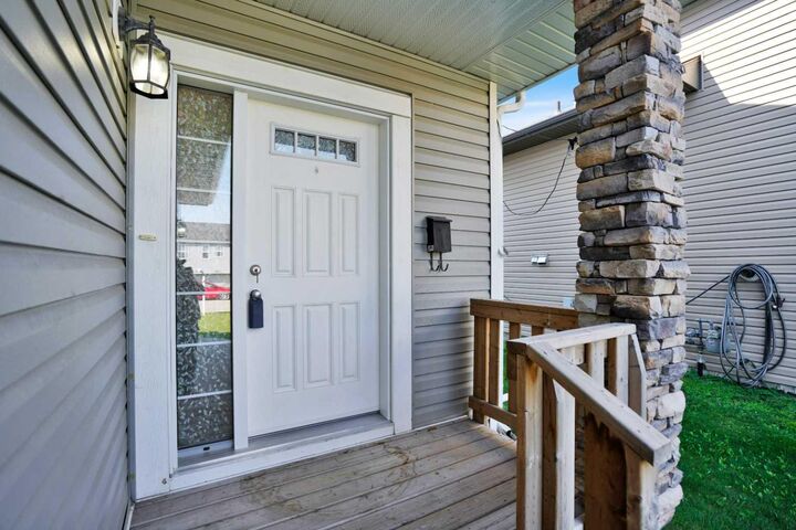 Property Photo: 275 Cedar Square AB T4M 0A1