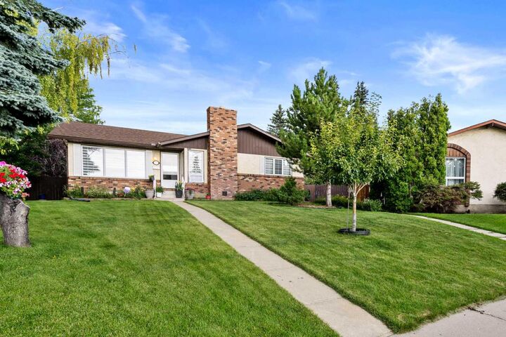 Photo de la propriété: 12 Whiteland Bay NE AB T1Y 3M5