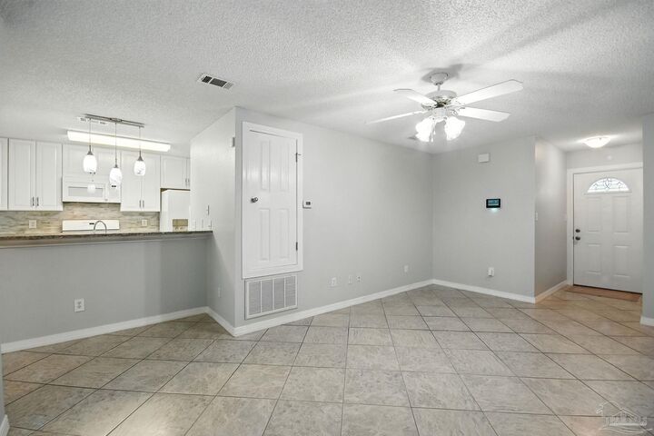 Property Photo:  1123 Simpson St  FL 32526 