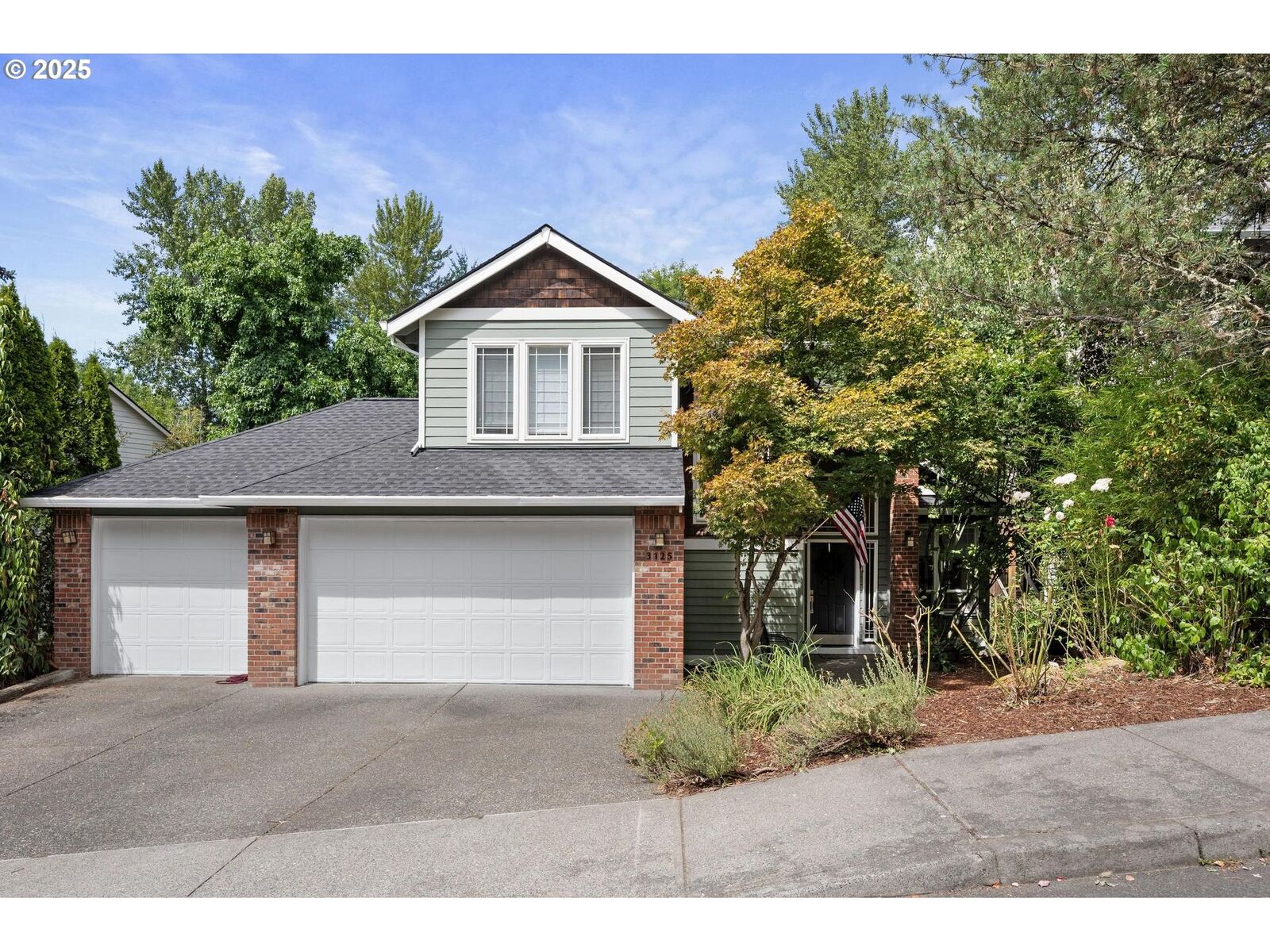 Property Photo: 3125 SW Luradel St OR 97219