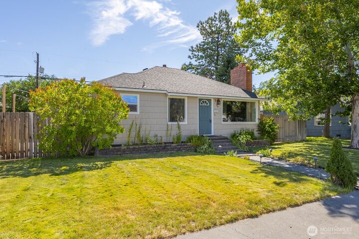 Property Photo: 24 E Street SE WA 98823