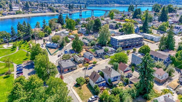 Property Photo: 1211 Pacific Ave WA 98337
