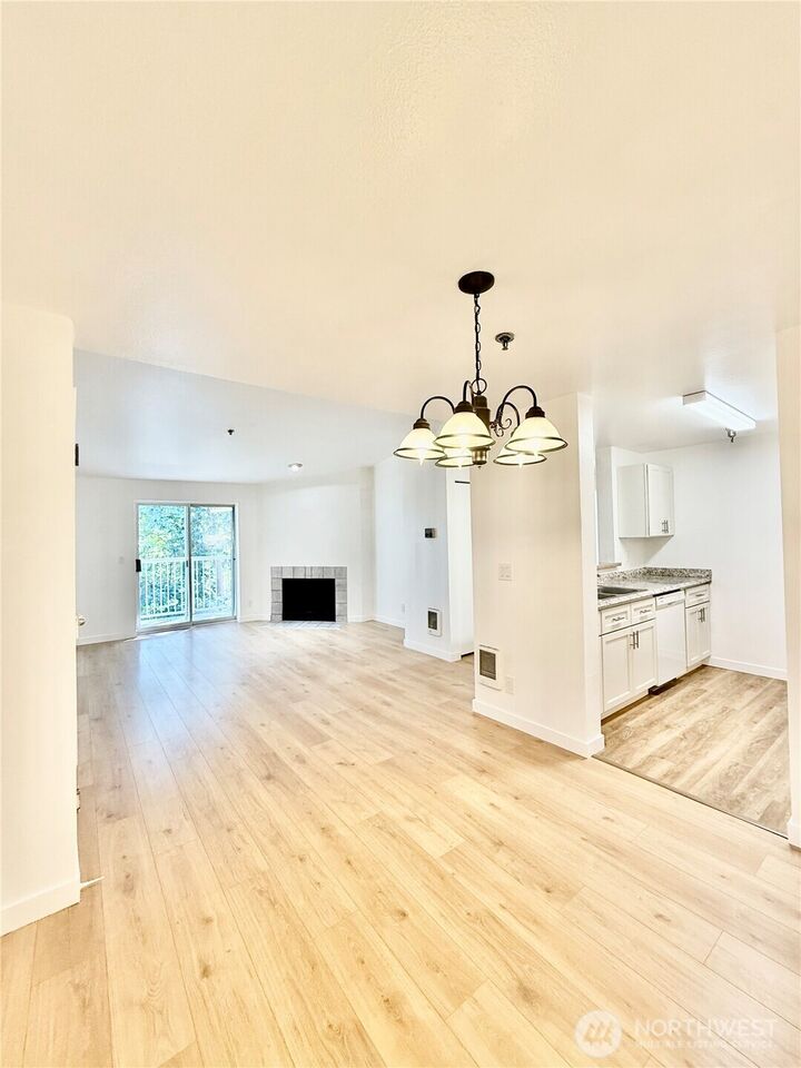 Property Photo:  975  Aberdeen Avenue NE E403  WA 98056 