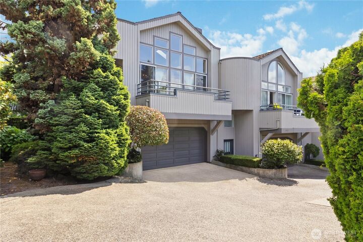 Property Photo: 10135 NE 64th Street A WA 98033