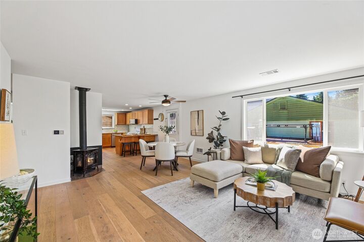 Property Photo: 13548 Ashworth Avenue N WA 98125