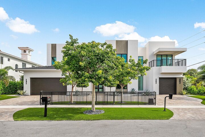 Property Photo: 499 NE 4th Street FL 33432