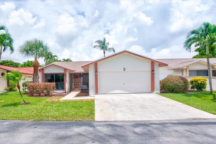 Property Photo: 3 Fawlkland Circle FL 33426