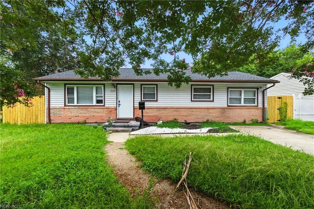 Property Photo: 5373 Roslyn Dr VA 23502
