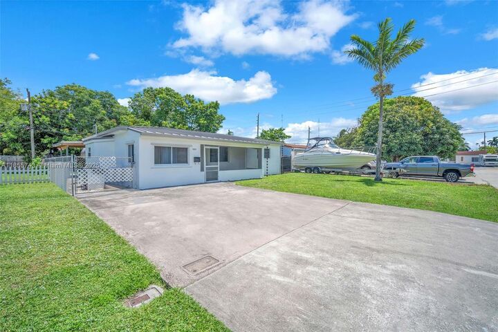 Property Photo: 3241 SW 66th Ave FL 33023