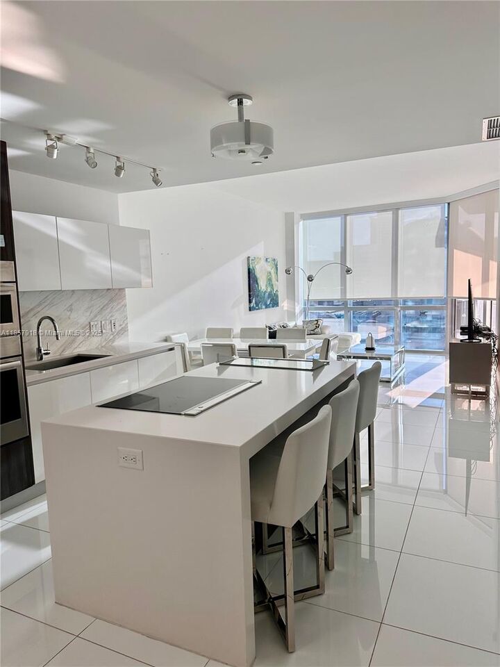 Property Photo:  851 NE 1st Ave 1106  FL 33132 