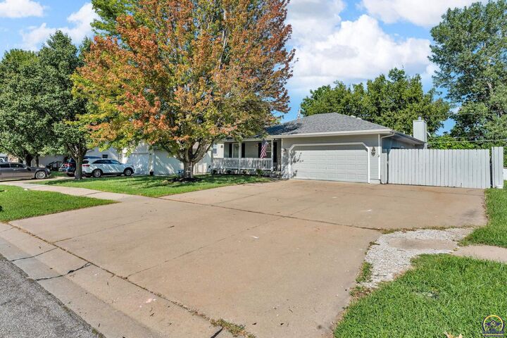 2604 SW Ancaster Rd  Topeka KS 66614 photo