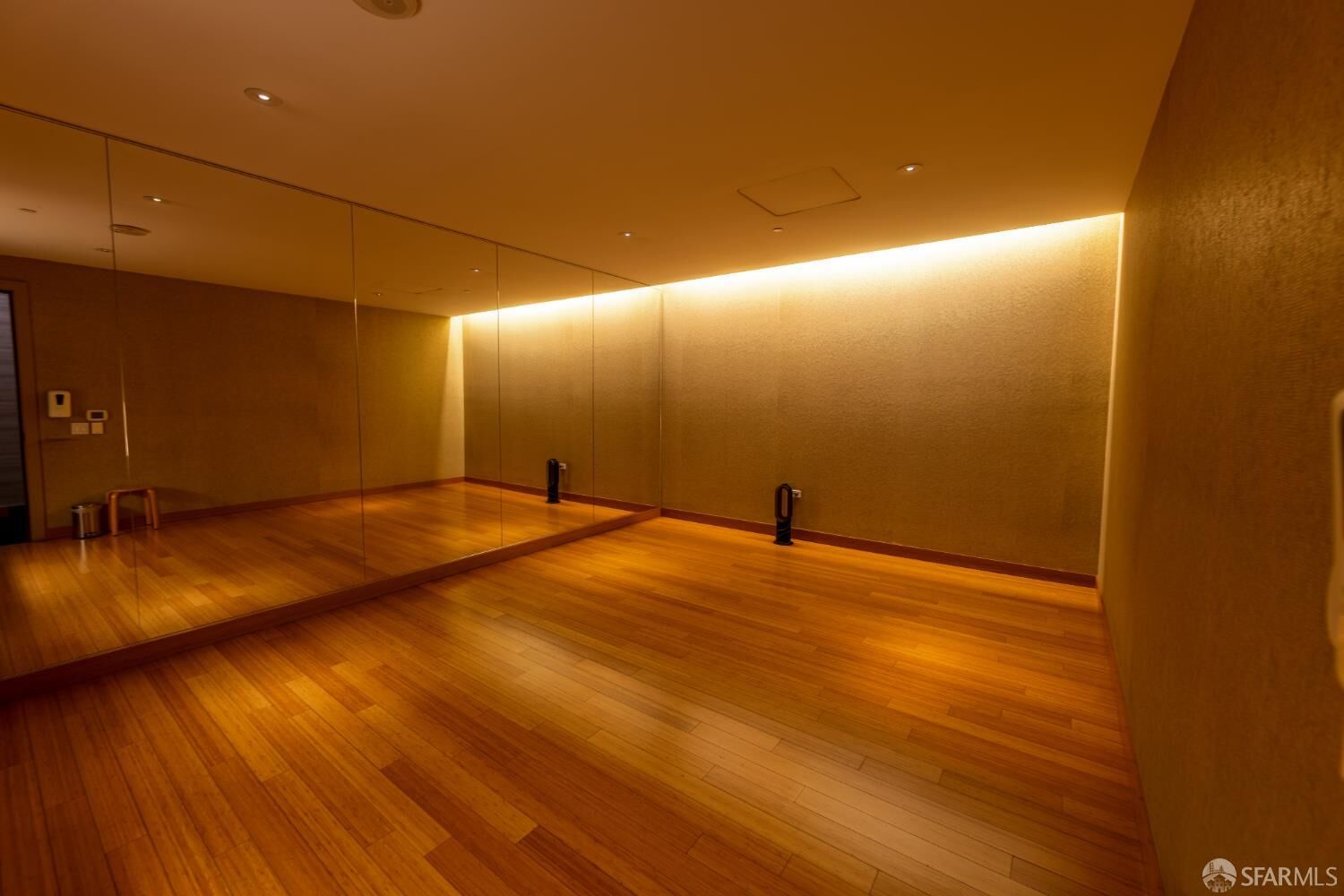 Property Photo:  301 Mission Street 56D  CA 94105 