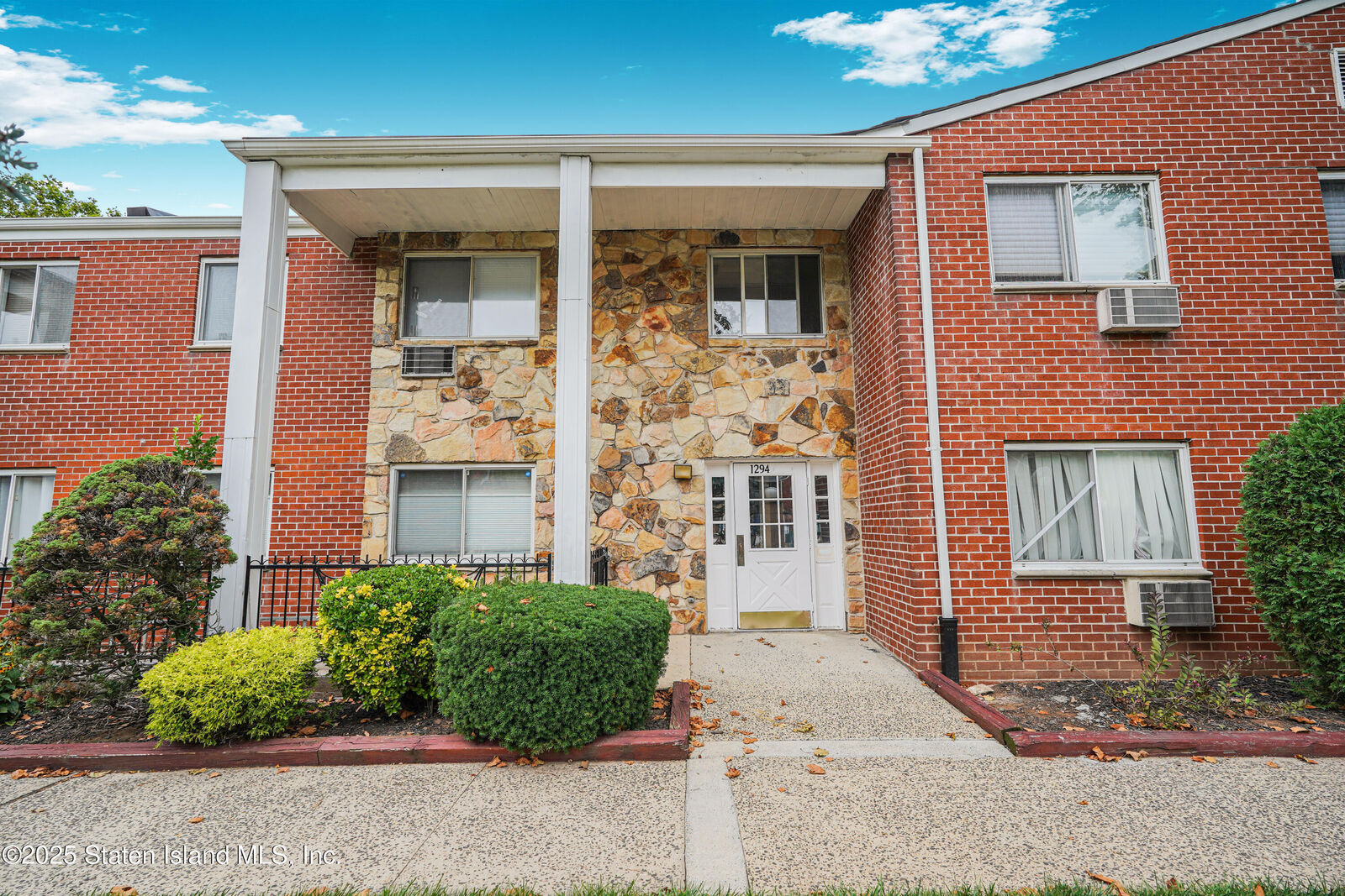Property Photo: 1294 Rockland Avenue 1 D NY 10314