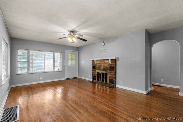 Property Photo: 2231 E Oak Street IN 47150