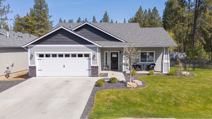 Property Photo:  721 E Canterbury Ln  WA 99005 