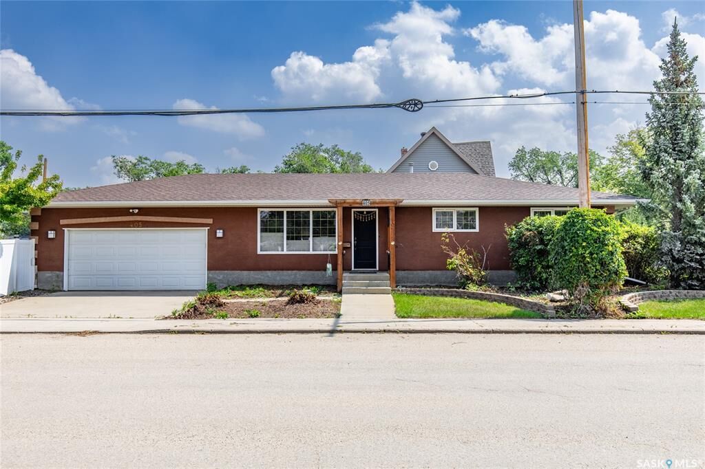 Property Photo:  405 4th Avenue NE  SK S6H 8B8 
