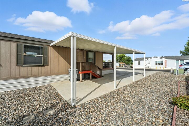 Property Photo: 667 Lonetree Lane WA 99352