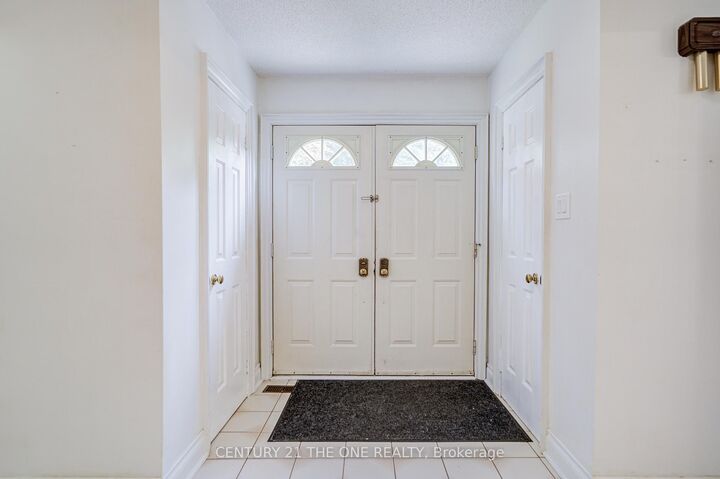 Property Photo:  35 Ambleside Crescent  ON L3R 7T2 