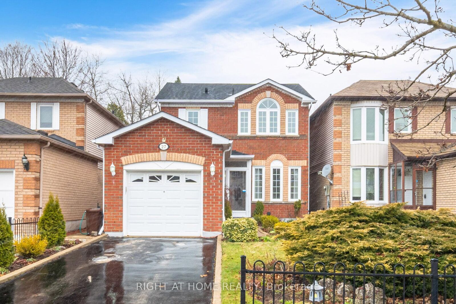 Property Photo: 27 Lasby Lane ON L7J 2W9