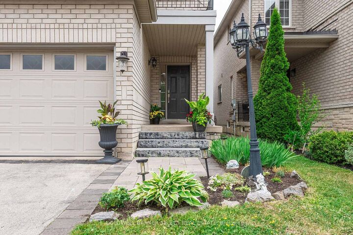 Photo de la propriété:  17 Cedargrove Road  ON L7E 2L4 