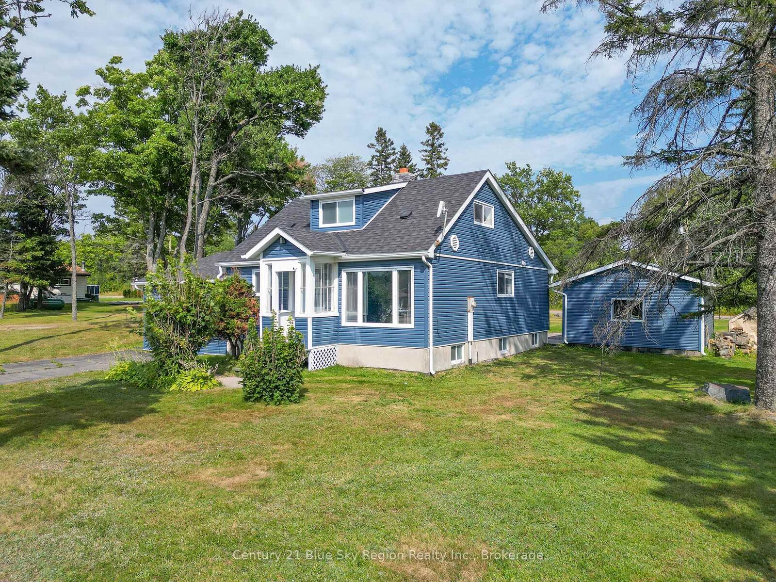 Property Photo:  500 Collins Drive  ON P1B 8G3 