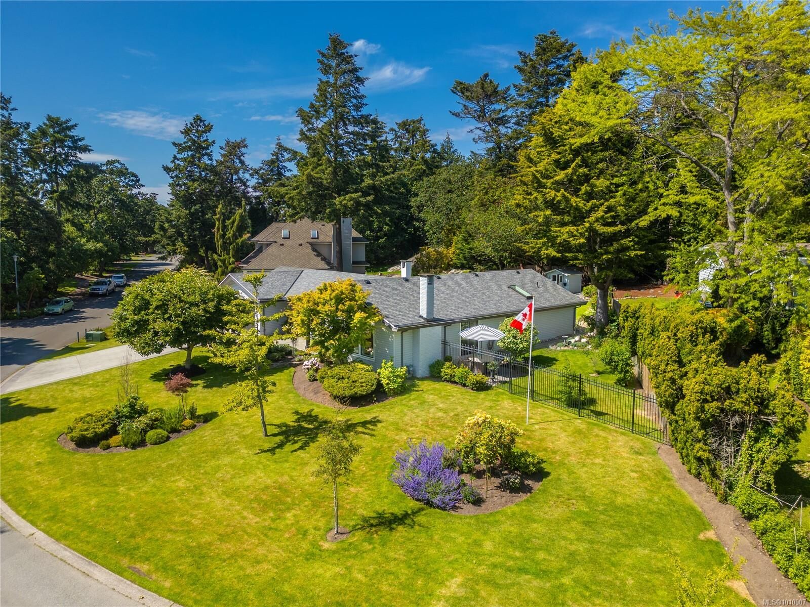Property Photo: 2780 Arbutus Rd BC V8N 5X4