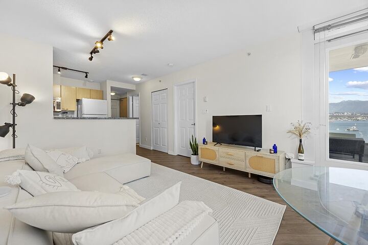 Property Photo:  1420 W Georgia Street 1601  BC V6G 3K4 