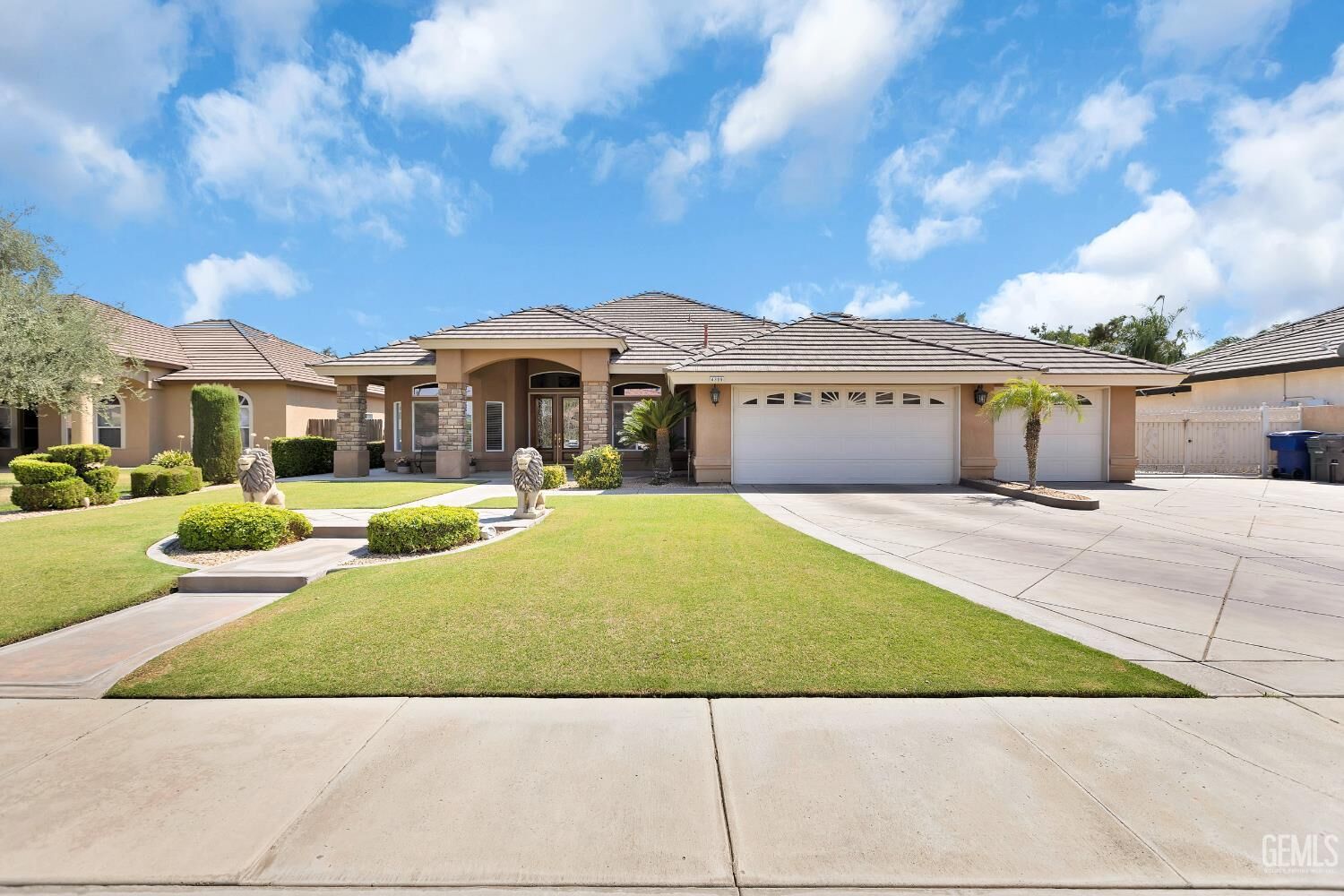 Property Photo: 4305 Crystal Lake Drive CA 93313