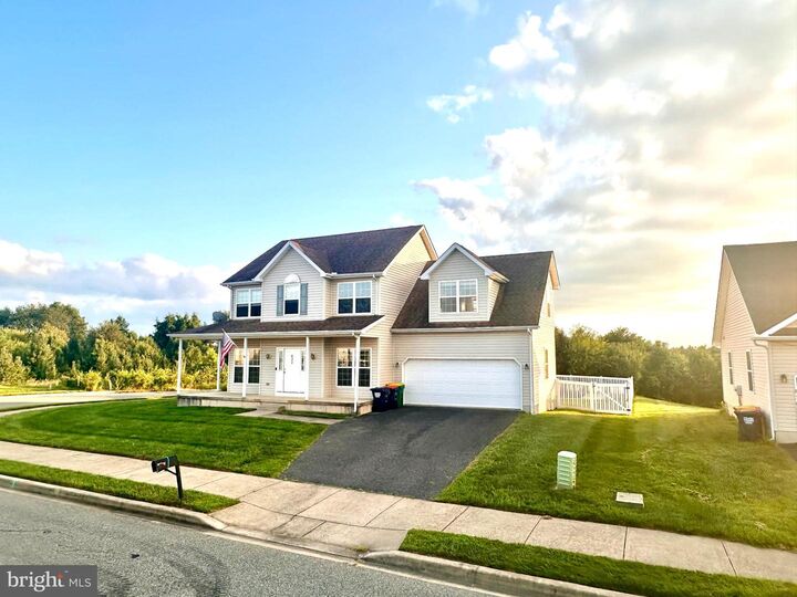 Property Photo:  832 Woodline Drive  DE 19709 