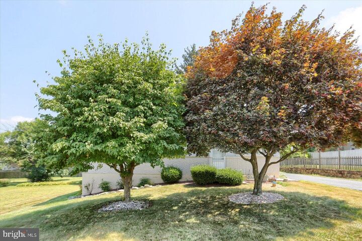 621 Blue Bell Avenue  Harrisburg PA 17112 photo
