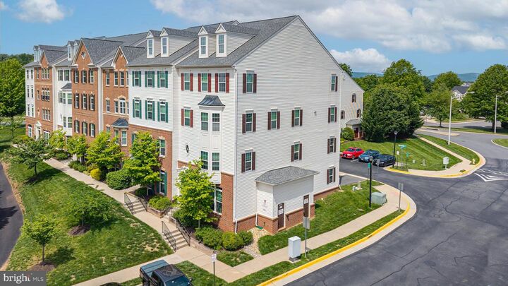 Property Photo: 7300 Brunson Circle VA 20155