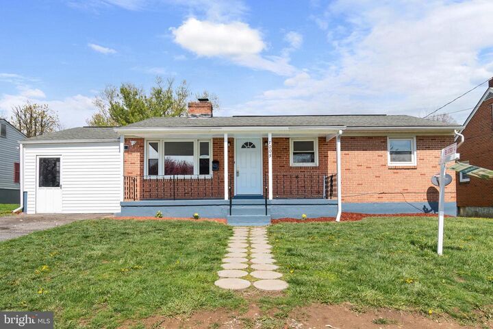 Property Photo:  1005 Pennsylvania Avenue  VA 22601 