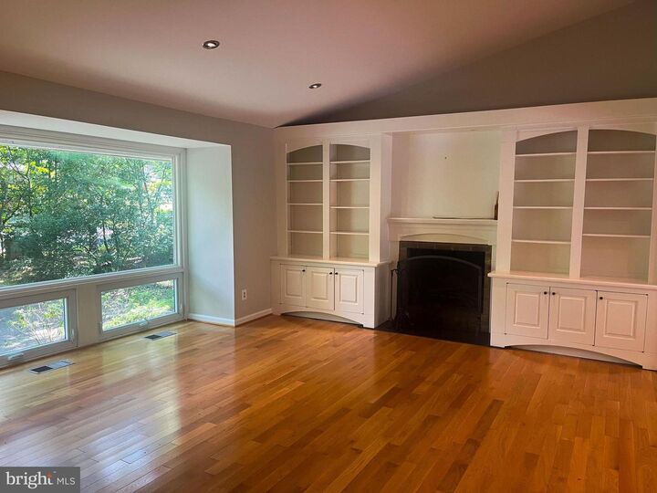 Property Photo:  9 Persimmon Court  MD 20817 
