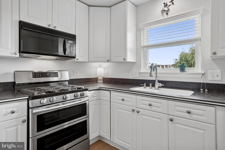 Property Photo:  20594 Cornstalk Terrace 201  VA 20147 