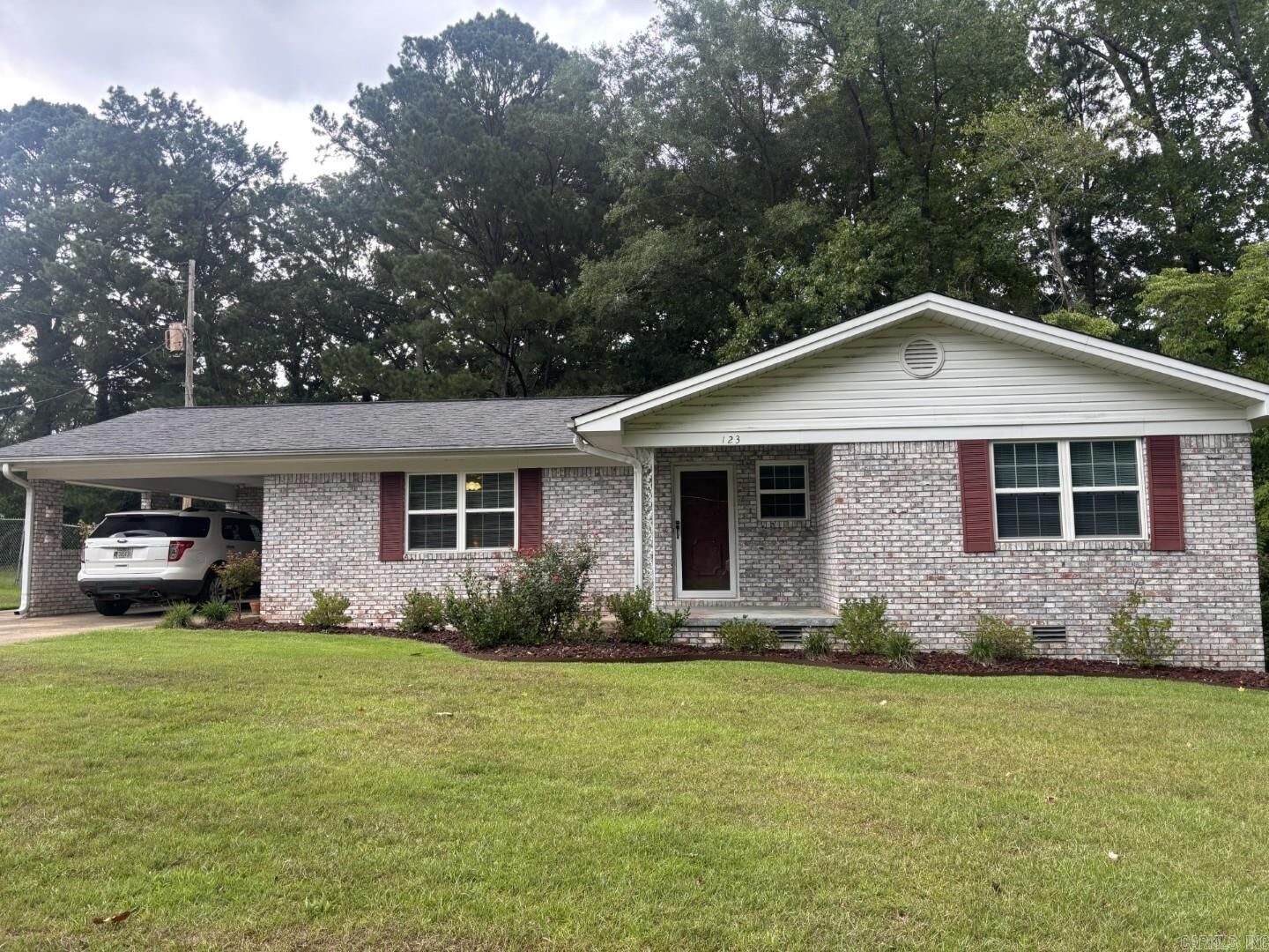 Property Photo: 123 Rosedale St AR 71701