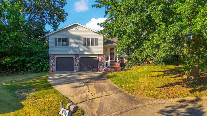Property Photo: 817 Cypress Ln MO 65203