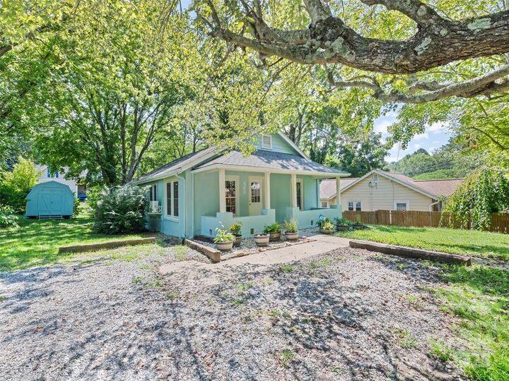 Property Photo: 468 Deaverview Road NC 28806