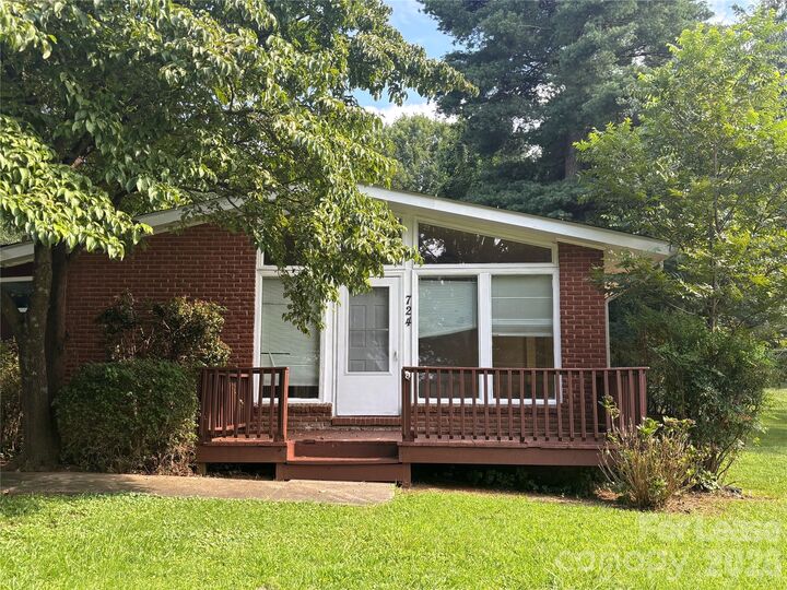Property Photo:  724 Oakdale Drive  NC 28677 
