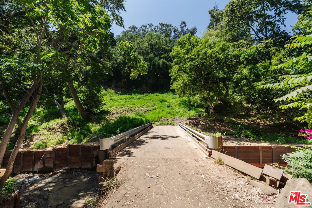 Property Photo: 641 Hightree Rd CA 90402