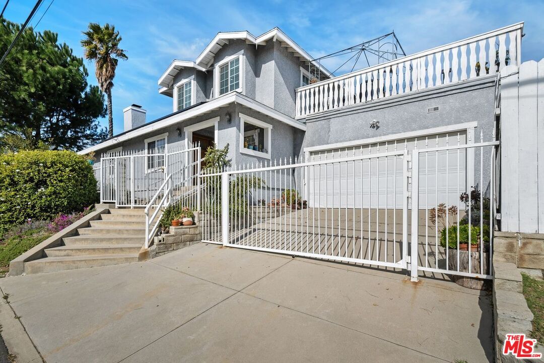 Property Photo:  13280 Raven St  CA 91342 