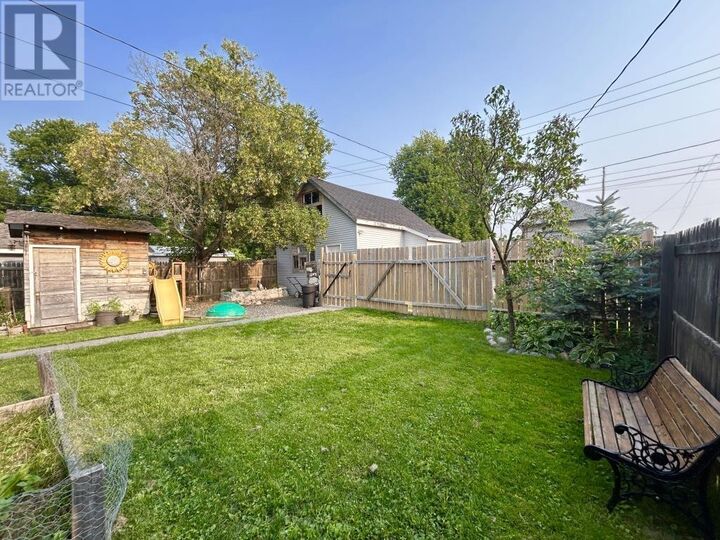 Property Photo:  235 Third Street East  ON P9A 1P7 